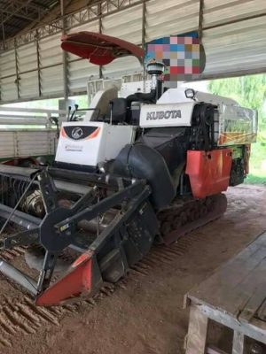ขาย 350,000 KUBOTA DC 70 ปี 56 แบบอุ้ม ทำงาน 1,500 ชม. เครื่องดี ปั้มเกี่ยวแรง ช่วงล่างสวยเหมือนใหม่ เล่มทะเบียน รถอยู่ ร้อยเอ็ด 090-772-3710 090-772-3708