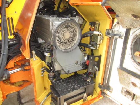 เบรคดาวน์ TANDAM ROLLER 8 ตัน ยี่ห้อ DYNAPAC รุ่น CC232 ซีเรียล 61910633 ปี 2000 ชั่วโมงทำงาน 4450 ชั่วโมง