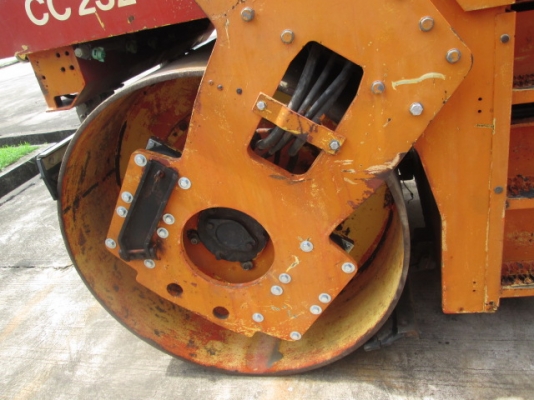 เบรคดาวน์ TANDAM ROLLER 8 ตัน ยี่ห้อ DYNAPAC รุ่น CC232 ซีเรียล 61910633 ปี 2000 ชั่วโมงทำงาน 4450 ชั่วโมง