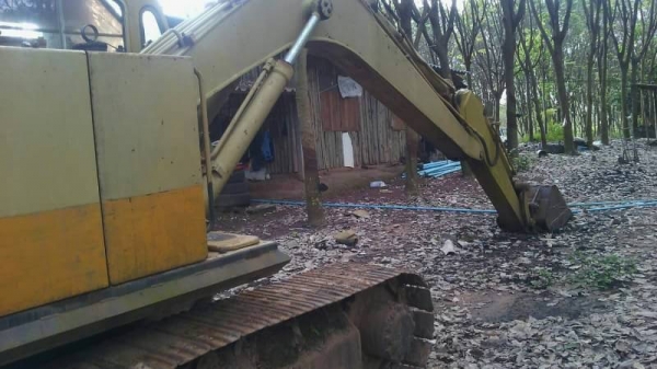 ขาย 255,000  KOMATSU pc 120-2 เครื่องดี ปั้มแรง  โช่หนา เอวแน่น รถพร้อมใช้ รถอยู่ จ.สระแก้ว 090-772-3710 090-772-3708