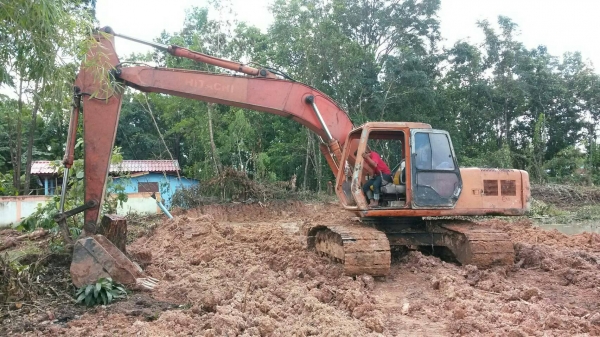 ขาย HITACHI EX200-2 สภาพ ตามรูปเลย