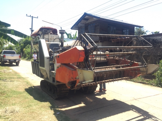 ขายด่วน รถเกี่ยว KUBOTA DC60 กระสอบ สภาพพร้อมใช้งาน โซ่ใหม่สองข้าง รถพร้อมทำงาน สนใจโทรสอบถาม 093-0764943  088-3223272 K ตั้ม