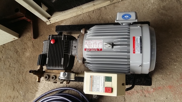 ขาย เครื่องอัดฉีดมือสอง 5แรงไฟ380v สภาพสวยมากใช้งานได้เลย