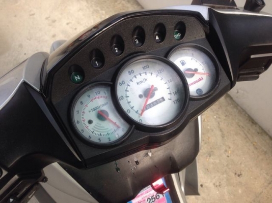 Kawasaki ZX130 สีเทา สตาร์ทมือ สวยเครื่องดี ภาษีไม่ขาด(รถเทิร์นหน้าร้าน) Kawasaki ZX130 สีเทา สตาร์ทมือ สวยเครื่องดี ภาษีไม่ขาด(รถเทิร์นหน้าร้าน)