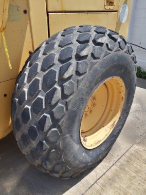 รถบด 10 ตัน สั่นสะเทือน CAT CS563C # 4LN00572  มือสองญี่ปุ่น