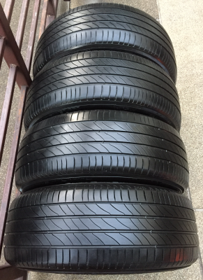 ยาง Michelin 215 60 16 ปลายปี15 ดอกเต็ม ไม่มีปะ ราคาไม่แพงขอบคุณ