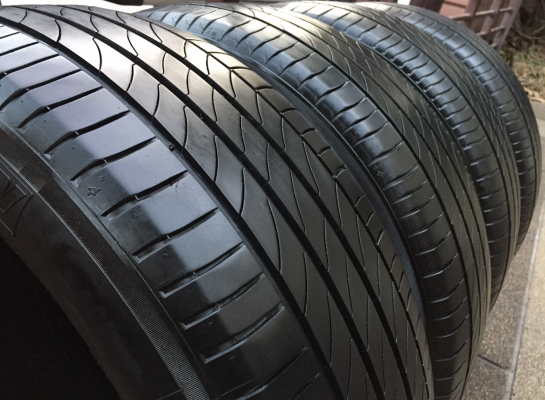 ยาง Michelin 215 60 16 ปลายปี15 ดอกเต็ม ไม่มีปะ ราคาไม่แพงขอบคุณ