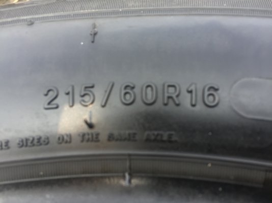 ยาง Michelin 215 60 16 ปลายปี15 ดอกเต็ม ไม่มีปะ ราคาไม่แพงขอบคุณ