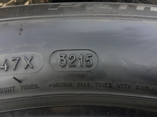 ยาง Michelin 215 60 16 ปลายปี15 ดอกเต็ม ไม่มีปะ ราคาไม่แพงขอบคุณ