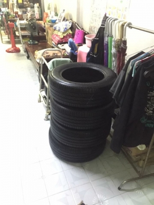 ยาง Michelin 215 60 16 ปลายปี15 ดอกเต็ม ไม่มีปะ ราคาไม่แพงขอบคุณ