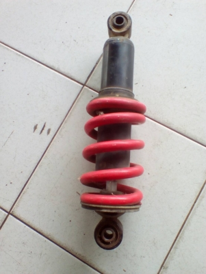 โช้คหลังสตริงเกอร์