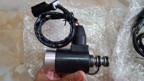 ด่วนๆ อะไหล่หายากมาแล้ว ซาลีนอยไฟฟ้า สำหรับ Komatsu PC 128UU ,PC120-6, PC100 , PC60-7หรือเทียบรุ่น