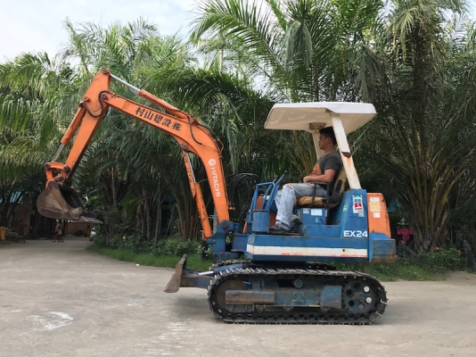 ขายแบคโฮHITACHI EX24(แทรคเหล็กใหม่) พิมพ์นิยมเก่านอก100\%PC30 คอนโทลแน่นๆ เดิมจากญี่ปุ่น100\% ทำงานสมบูรณ์ทุกระบบ รับรองไม่ผิดหวัง 235,000 เท่านั้น!!