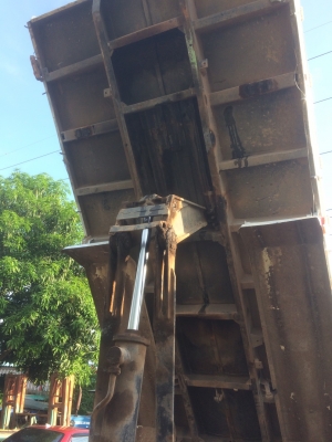 Hino FM 176 ( เจ้าอินทร์) ดั้ม 2 เพลา เครื่อง HO7D 195 แรง ช่วงล่าง 3M  มีสโล ทะเบียนพร้อม