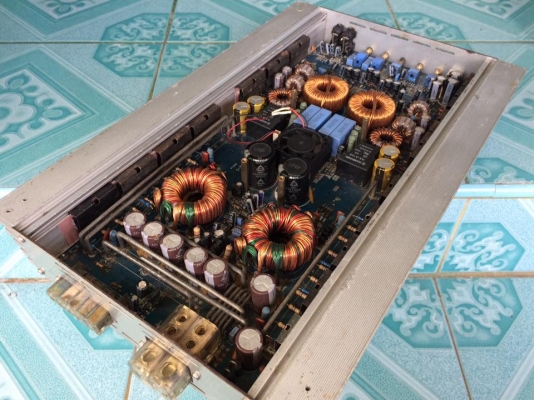 แอมป์คลาสดี Audio Builder 1700W มือสองงานเกาหลี สภาพไม่มีฝาหลัง ใช้งานปกติ เบสเนื้อดีมาก ขับ10&quot;