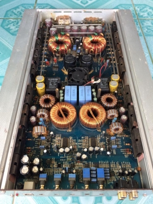 แอมป์คลาสดี Audio Builder 1700W มือสองงานเกาหลี สภาพไม่มีฝาหลัง ใช้งานปกติ เบสเนื้อดีมาก ขับ10&quot;