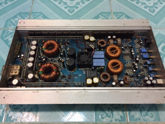 แอมป์คลาสดี Audio Builder 1700W มือสองงานเกาหลี สภาพไม่มีฝาหลัง ใช้งานปกติ เบสเนื้อดีมาก ขับ10&quot;