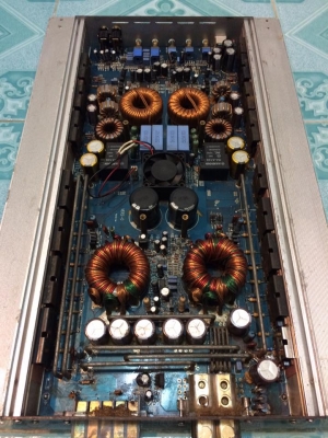 แอมป์คลาสดี Audio Builder 1700W มือสองงานเกาหลี สภาพไม่มีฝาหลัง ใช้งานปกติ เบสเนื้อดีมาก ขับ10&quot;