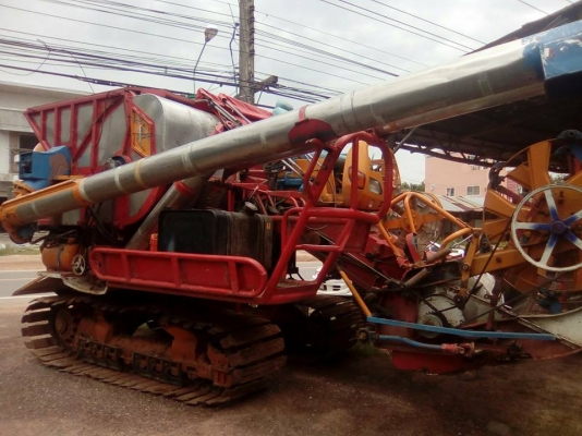 ขายรถเกี่ยวข้าวศักดิ์พัฒนา KM49 เครื่องJO8C250โบว์ ช่วงล่าง12ลูเลอร์9ลูก ปั๊ม23สภาพพร้อมใช้งาน