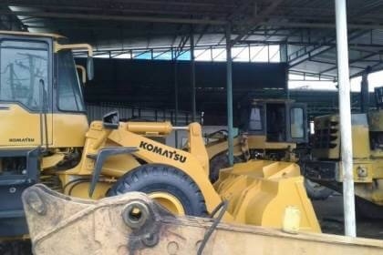 ขาย 980,000 บาท KOMATSU WA300-3  เครื่องดี เกียร์ดี เก็บรั่วชึมหมด สลักบูชแน่นทุกตัว สภาพพร้อมใช้  รถอยู่ จ.พระนครศรีอยุธยา โทร&amp;ไอดีไลน์ 0610710295