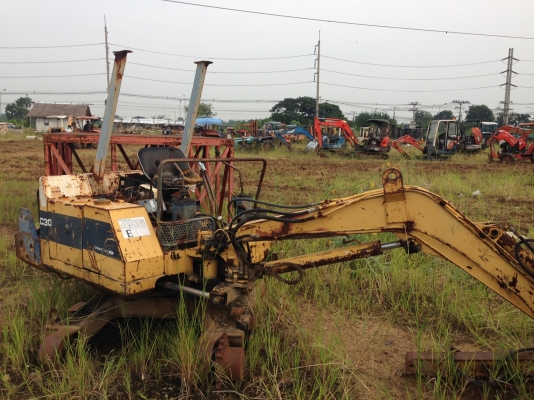 รถขุดมืสอง