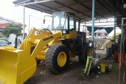 ขาย 980,000 KOMATSU WA 300-3  เครื่องดี เกียร์ดี เก็บรั่วชึมหมด สลักบูชแน่นทุกตัว รถสวยพร้อมใช้ รถอยู่ จ.พระนครศรีอยุธยา 090-772-3710 090-772-3708