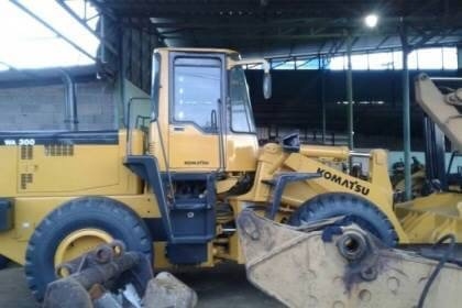 ขาย 980,000 KOMATSU WA 300-3  เครื่องดี เกียร์ดี เก็บรั่วชึมหมด สลักบูชแน่นทุกตัว รถสวยพร้อมใช้ รถอยู่ จ.พระนครศรีอยุธยา 090-772-3710 090-772-3708