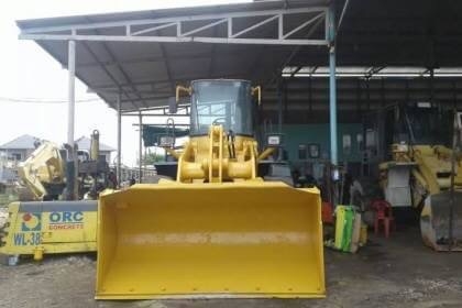 ขาย 980,000 KOMATSU WA 300-3  เครื่องดี เกียร์ดี เก็บรั่วชึมหมด สลักบูชแน่นทุกตัว รถสวยพร้อมใช้ รถอยู่ จ.พระนครศรีอยุธยา 090-772-3710 090-772-3708