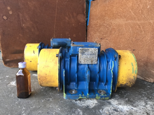 ขายมอเตอร์สั่น-เขย่า Visam made in Italy ขนาด 3/4HP. (0.55Kw.) 380V สภาพสวยเดิมๆ วิ่งนิ่มสั่นแรง พร้อมใช้งาน มี 2ตัวครับ