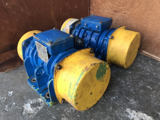 ขายมอเตอร์สั่น-เขย่า Visam made in Italy ขนาด 3/4HP. (0.55Kw.) 380V สภาพสวยเดิมๆ วิ่งนิ่มสั่นแรง พร้อมใช้งาน มี 2ตัวครับ
