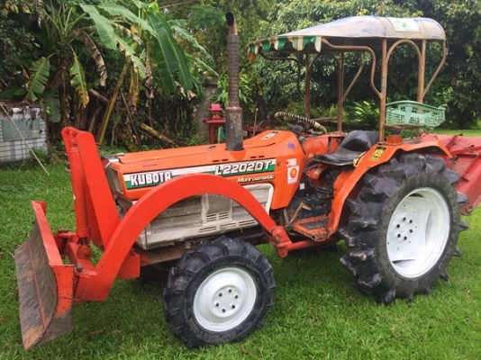 รถไถคูโบต้า รุ่น L2202DT 4WD มีดันหน้า โรตารี่ เครื่องตัดหญ้า แถมฟรี ผานหัวหมู เครื่องดี ราคาคุยกันได้ครับ