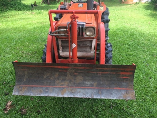 รถไถคูโบต้า รุ่น L2202DT 4WD มีดันหน้า โรตารี่ เครื่องตัดหญ้า แถมฟรี ผานหัวหมู เครื่องดี ราคาคุยกันได้ครับ