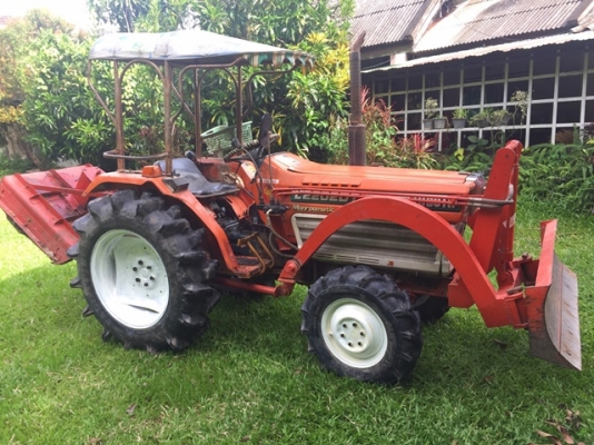 รถไถคูโบต้า รุ่น L2202DT 4WD มีดันหน้า โรตารี่ เครื่องตัดหญ้า แถมฟรี ผานหัวหมู เครื่องดี ราคาคุยกันได้ครับ