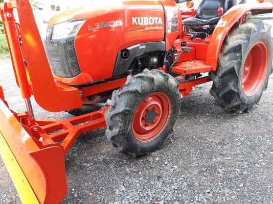 ขายรถไถL3608ปี56ใบมีดไหม่ผาลบุกเบิกพร้อมใช้งานครับ