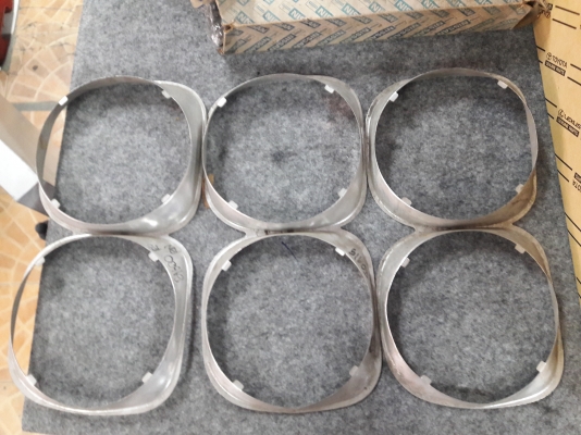 ขายกรอบแว่นไฟมาสด้าโปรซีด สวยๆของใหม่เก่าเก็บมีมา3อันข้างซ้ายล้วนMazda proceed part for sale