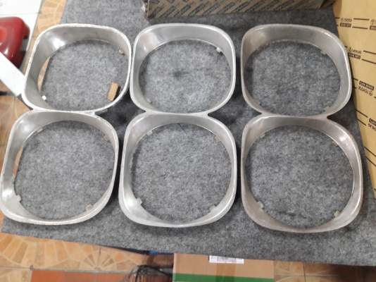 ขายกรอบแว่นไฟมาสด้าโปรซีด สวยๆของใหม่เก่าเก็บมีมา3อันข้างซ้ายล้วนMazda proceed part for sale