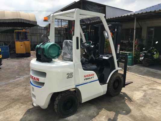 ขายครับ Nissan รุ่นใหม่ 2.5 ตัน 3 เมตร รถพร้อมใช้งาน เครื่องยนต์ เบนซิน ติดแก๊สเรียบร้อย ชั่วโมง 8,xxx เกียร์ออโต้ ระบบครบถ้วน ขาย 240,000 บาท 094-426-7888 จะเด็ด ขายครับ Nissan รุ่นใหม่ 2.5 ตัน 3 เมตร รถพร้อมใช้งาน เครื่องยนต์ เบนซิน ติดแก๊สเรียบร้อย ชั่วโมง 8,xxx เกียร์ออโต้ ระบบครบถ้วน ขาย 240,000 บาท 094-426-7888 จะเด็ด