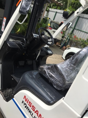 ขายครับ Nissan รุ่นใหม่ 2.5 ตัน 3 เมตร รถพร้อมใช้งาน เครื่องยนต์ เบนซิน ติดแก๊สเรียบร้อย ชั่วโมง 8,xxx เกียร์ออโต้ ระบบครบถ้วน ขาย 240,000 บาท 094-426-7888 จะเด็ด ขายครับ Nissan รุ่นใหม่ 2.5 ตัน 3 เมตร รถพร้อมใช้งาน เครื่องยนต์ เบนซิน ติดแก๊สเรียบร้อย ชั่วโมง 8,xxx เกียร์ออโต้ ระบบครบถ้วน ขาย 240,000 บาท 094-426-7888 จะเด็ด