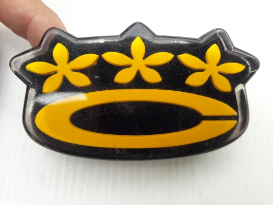 โลโก้กระจัง โตโยต้า KE สีเหลือง ของหายาก Ke part for sale