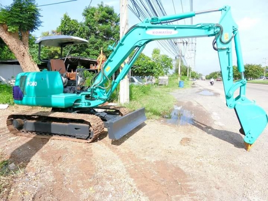 ขายรถขุด ยี่ห้อ: KOMATSU แบบ: PC40-7 เครื่อง4สูบ มีลายหัวกระแทก รถพร้อมใช้งาน ราคา 490,000 บาท (ต่อรองได้คะ)   รถเก่านอกแท้100\% ไม่เคยใช้งานในไทยแน้นอน มีเอกสารใบอินวอย สนใจติดต่อ  โทร : 099-907-9273 กิ๊ฟ กมลชนก  โทร : 099-907-3356 ช่างบัง