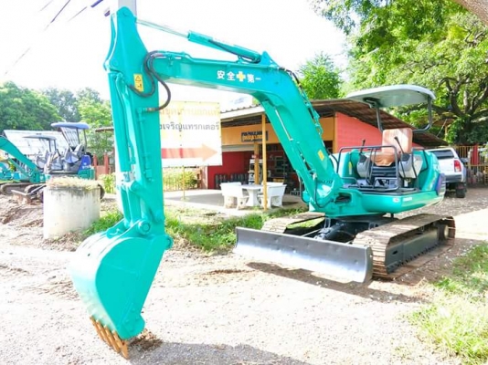 ขายรถขุด ยี่ห้อ: KOMATSU แบบ: PC40-7 เครื่อง4สูบ มีลายหัวกระแทก รถพร้อมใช้งาน ราคา 490,000 บาท (ต่อรองได้คะ)   รถเก่านอกแท้100\% ไม่เคยใช้งานในไทยแน้นอน มีเอกสารใบอินวอย สนใจติดต่อ  โทร : 099-907-9273 กิ๊ฟ กมลชนก  โทร : 099-907-3356 ช่างบัง