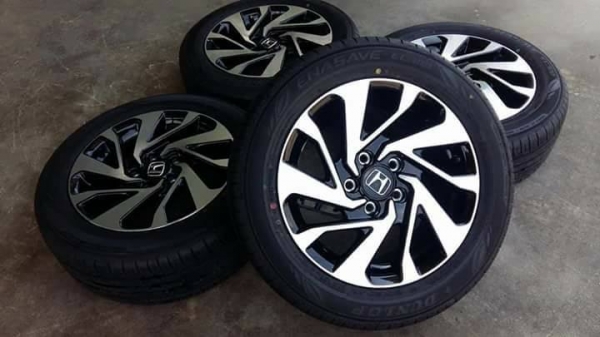 ขายล้อแม็กป้ายแดง civic fc 16" ยางปี14 สนใจติดต่อร้าน ก.เจริญการยางครับ 081-3747940