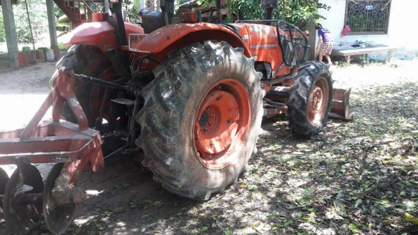 รถไถรุ่น7040 มีเล่มทะเบียน