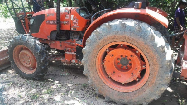 รถไถรุ่น7040 มีเล่มทะเบียน