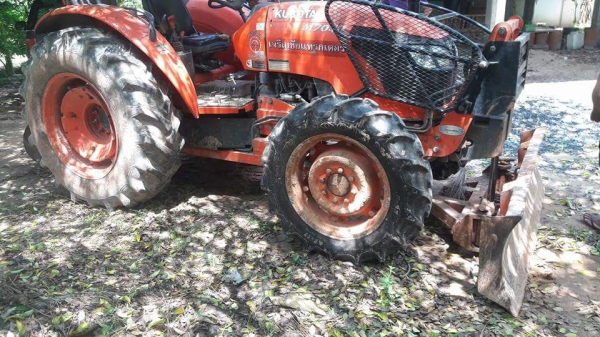 รถไถรุ่น7040 มีเล่มทะเบียน