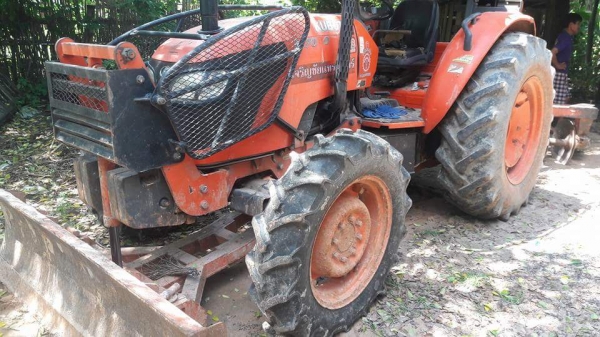 รถไถรุ่น7040 มีเล่มทะเบียน