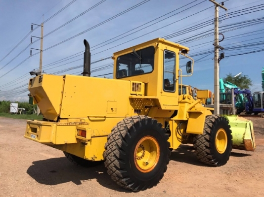 ขายรถตักล้อยาง KOMATSU WA300-1 รถนอกนำเข้าจากญี่ปุ่น สภาพสวยพร้อมใช้ มีVDOการทำงานครับ ขายรถตักล้อยาง KOMATSU WA300-1 รถนอกนำเข้าจากญี่ปุ่น สภาพสวยพร้อมใช้ มีVDOการทำงานครับ