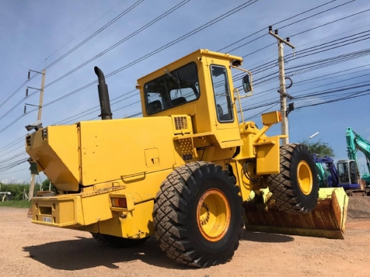 ขายรถตักล้อยาง KOMATSU WA300-1 รถนอกนำเข้าจากญี่ปุ่น สภาพสวยพร้อมใช้ มีVDOการทำงานครับ ขายรถตักล้อยาง KOMATSU WA300-1 รถนอกนำเข้าจากญี่ปุ่น สภาพสวยพร้อมใช้ มีVDOการทำงานครับ