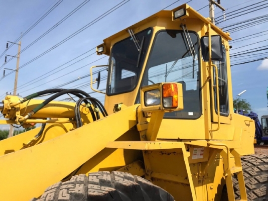 ขายรถตักล้อยาง KOMATSU WA300-1 รถนอกนำเข้าจากญี่ปุ่น สภาพสวยพร้อมใช้ มีVDOการทำงานครับ ขายรถตักล้อยาง KOMATSU WA300-1 รถนอกนำเข้าจากญี่ปุ่น สภาพสวยพร้อมใช้ มีVDOการทำงานครับ