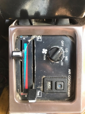 ขายรถตักล้อยาง KOMATSU WA300-1 รถนอกนำเข้าจากญี่ปุ่น สภาพสวยพร้อมใช้ มีVDOการทำงานครับ ขายรถตักล้อยาง KOMATSU WA300-1 รถนอกนำเข้าจากญี่ปุ่น สภาพสวยพร้อมใช้ มีVDOการทำงานครับ